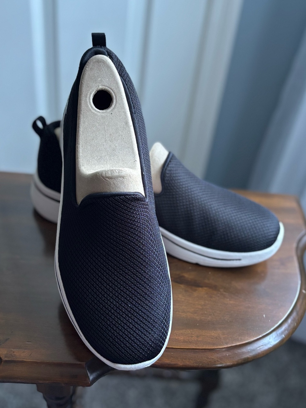 Brand New!! Skechers Women's Slip-On Knit Arch Fit Sneakers - Black & White - Picture 2 of 5